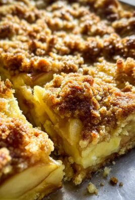 Apfelkuchen vom Blech - mit Pudding und knusprigen Streusel
