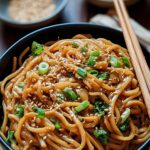 Chinesische Nudeln mit Erdnusssauce