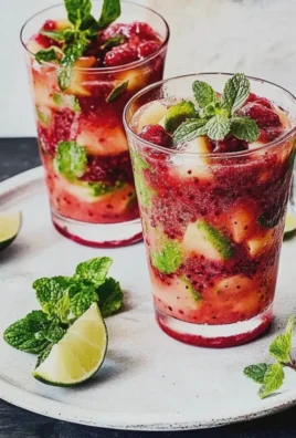 Erdbeer-Bowle Hugo mit Minze und Limette