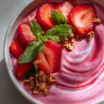 Erdbeer Swirl Smoothie Bowl: Das ultimative Sommer-Rezept