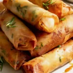 Gefüllte Airfryer Frühlingsrollen mit Tofu und frischen Kräutern genießen
