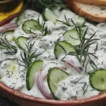 Gurkensalat mit cremigem Dressing ganz einfach zubereiten