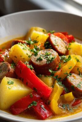Herzhaftes Kartoffelgulasch mit Würstchen – schnell & lecker!